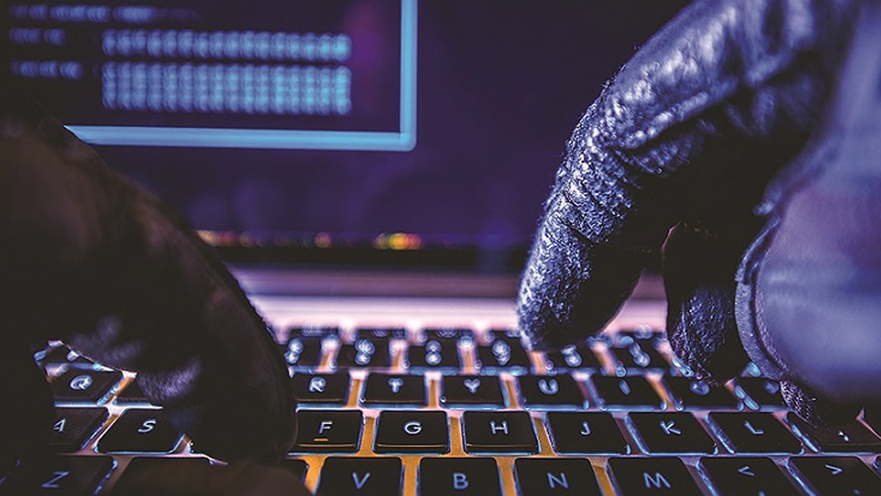 كيف تتجنب الاحتيال المالي الإلكتروني؟ محامٍ يوضّح
