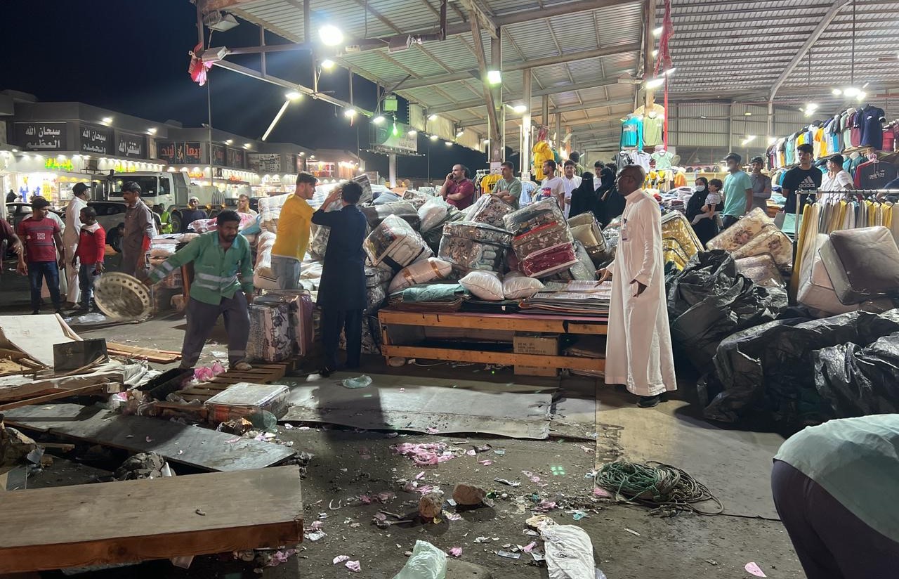 أمانة جدة تصادر 400 كجم من المواد الغذائية بحراج الصواريخ

