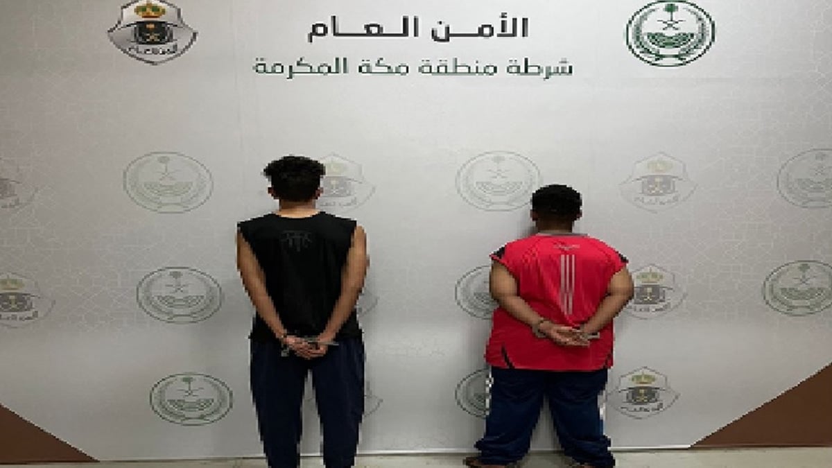 القبض على شخصين لانتحالهما صفة غير صحيحة وسلب محل تجاري ومنزل في جدة
