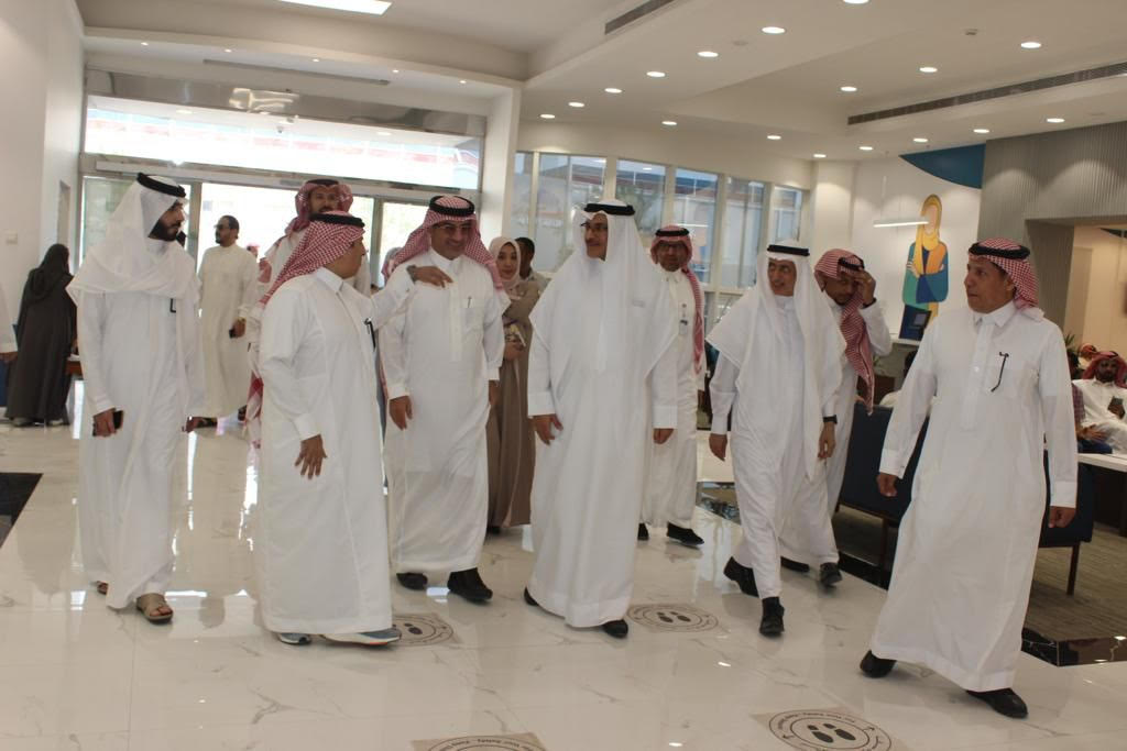 استقبله مدير «موارد الرياض».. وزير التنمية الاجتماعية البحريني يطلع على منجزات مركز بلاغات العنف الأسري 

