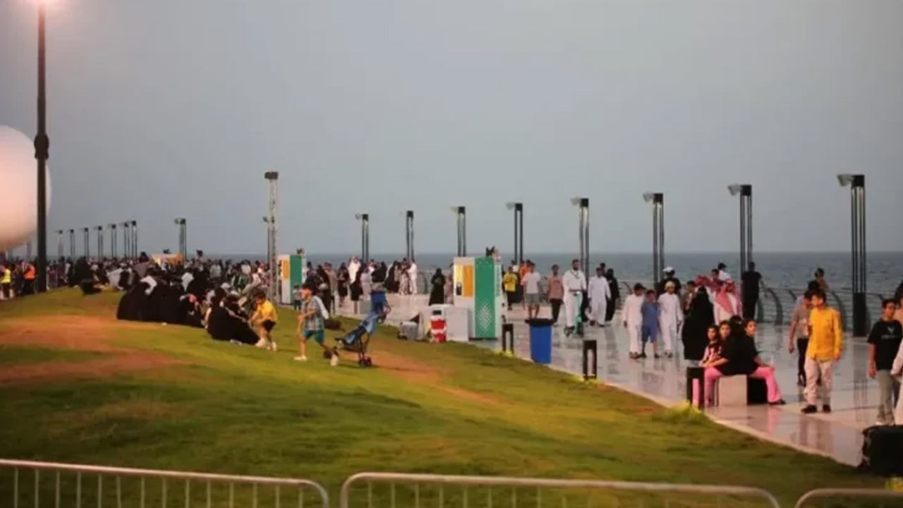جدة تستقطب عشاق الأنشطة البحرية والتسوق والترفيه
