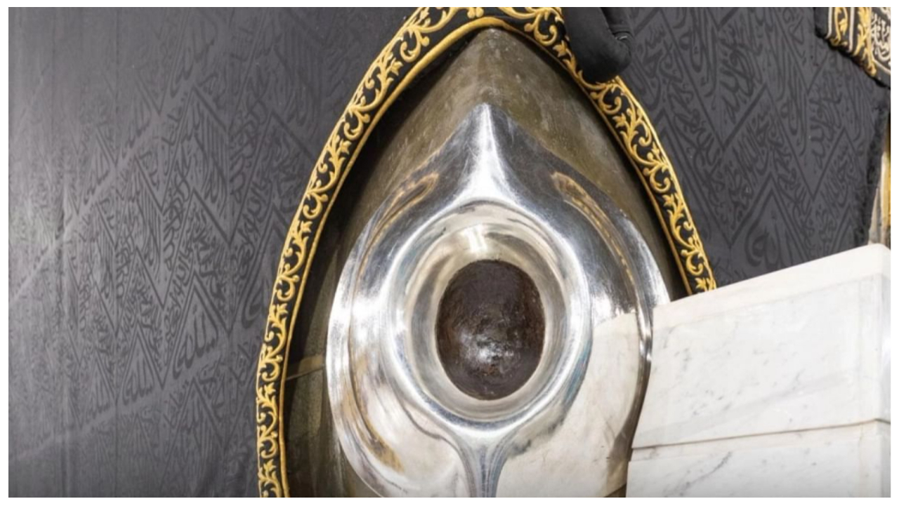 شؤون الحرمين تضع خطةً مطورةً لتنظيم الصلاة في الحِجر وتقبيل الحجر الأسود 
