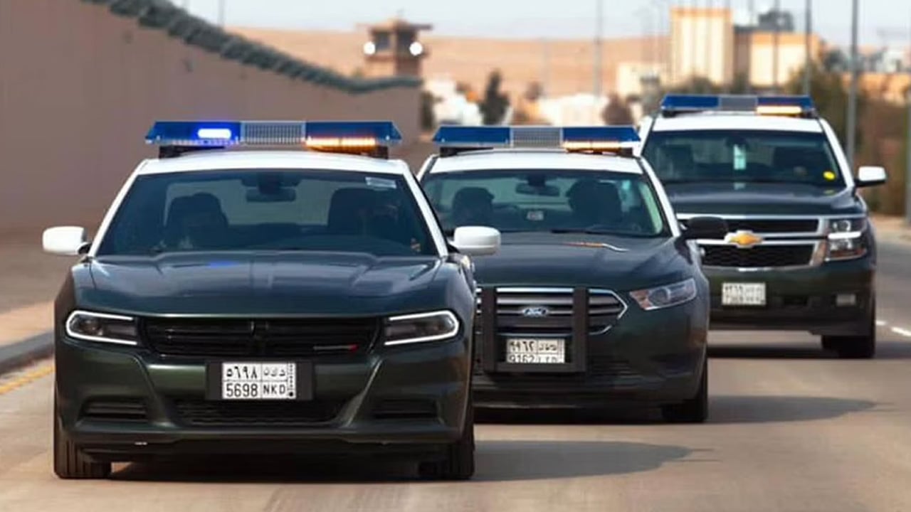 الإطاحة بـ3 مخالفين لنظام أمن الحدود لسرقتهم محال تجارية بخميس مشيط
