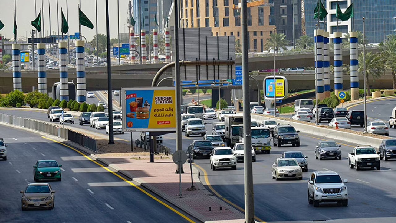 الحصيني: أجواء حارة نهارًا وأمطار متفاوتة على عدة مناطق اليوم وغدًا
