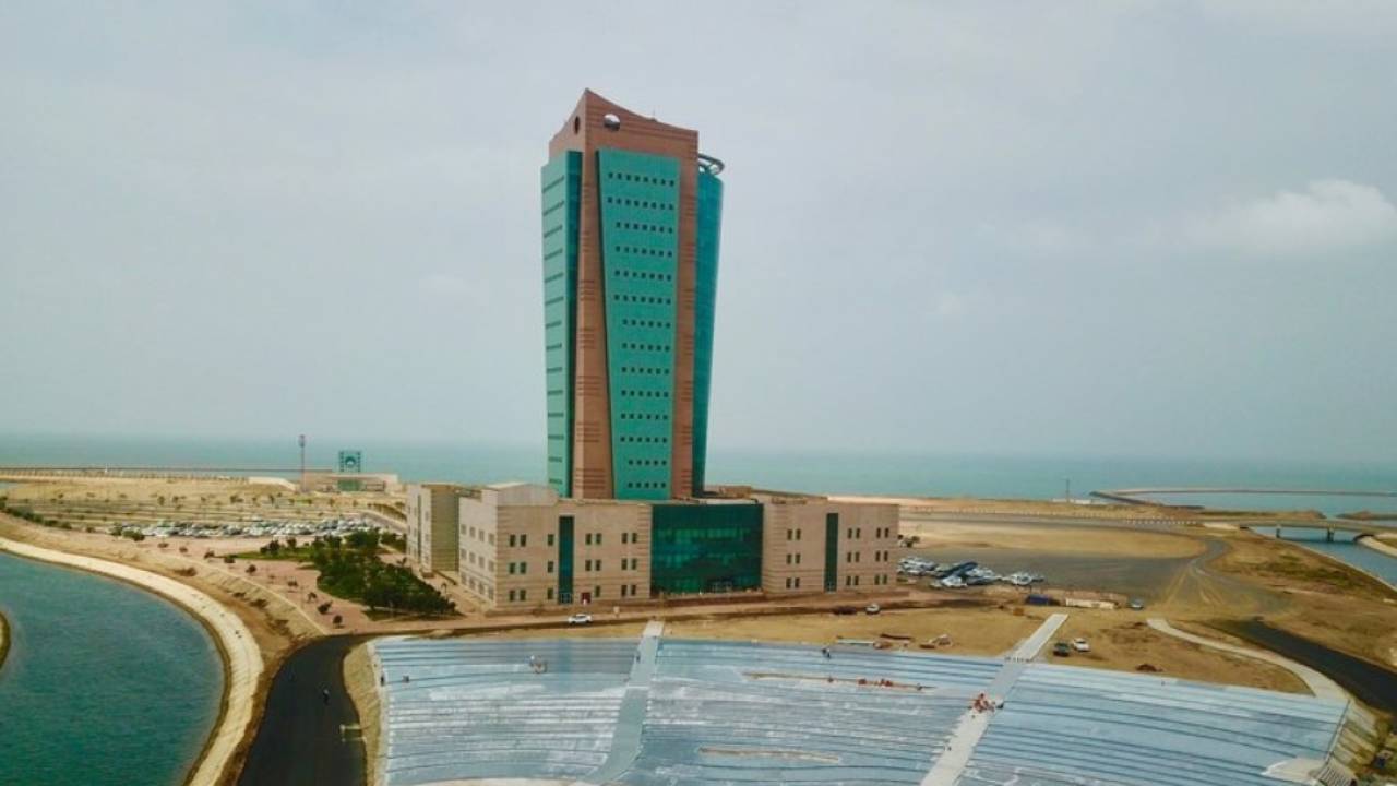 تمارس التضليل والابتزاز.. جامعة جازان تحذر من «جروبات» تنتحل اسمها بمواقع التواصل
