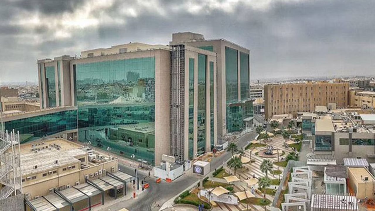 «سعود الطبية» توجه نصائح غذائية صحية لطلبة المدارس
