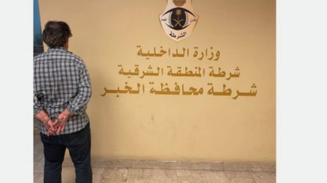 شرطة الخبر تقبض على مواطن لتكسيره شاشات 3 أجهزة صرافات آلية