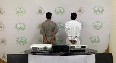 القبض على مواطنين لسرقتهما أجهزة إلكترونية من مرافق تعليمية بالقريات

