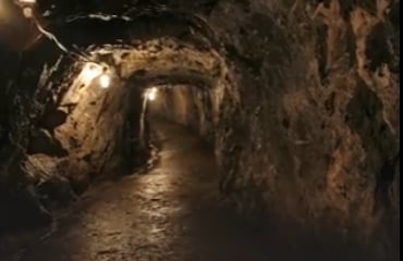 
طرق وأساليب ذكية استخدمتها الشعوب لتبريد منازلهم قبل اختراع أجهزة التكييف 
