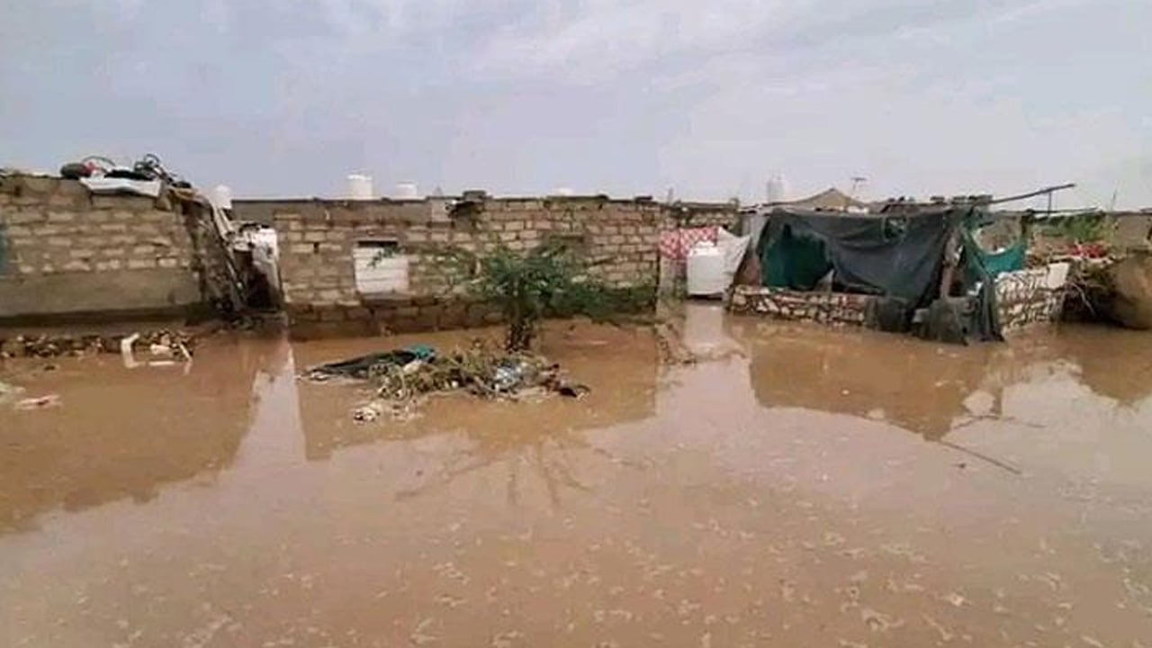 وفاة وإصابة 8 نازحين وفقدان 6 آخرين جراء السيول في مأرب
