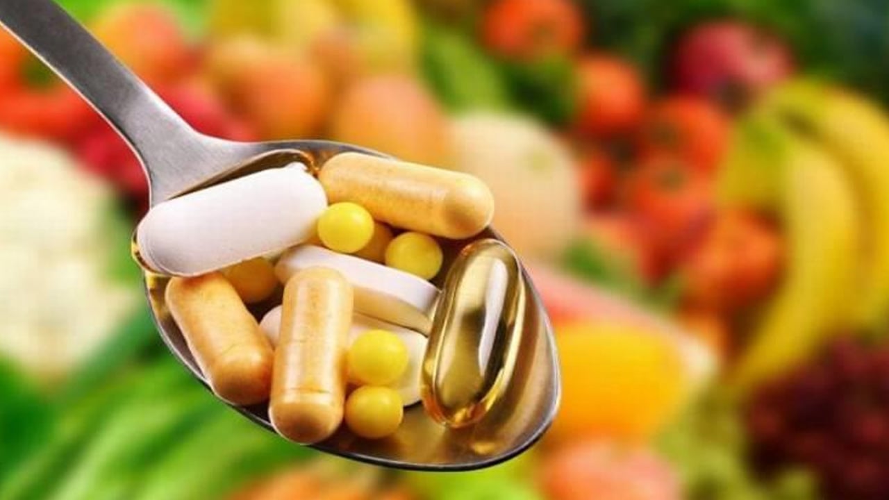 بنصيحة الأطباء.. مكملات غذائية لا تتناولها بعد سن الخمسين
