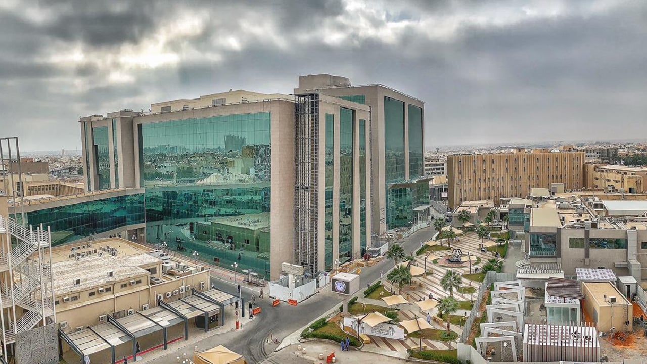 «سعود الطبية»: استئصال ورم دماغي لسبعينية
