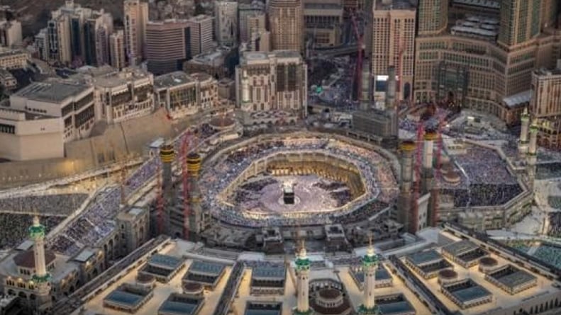 «الحج» تدعو المعتمرين للاستفادة من خدمات «نسك»
