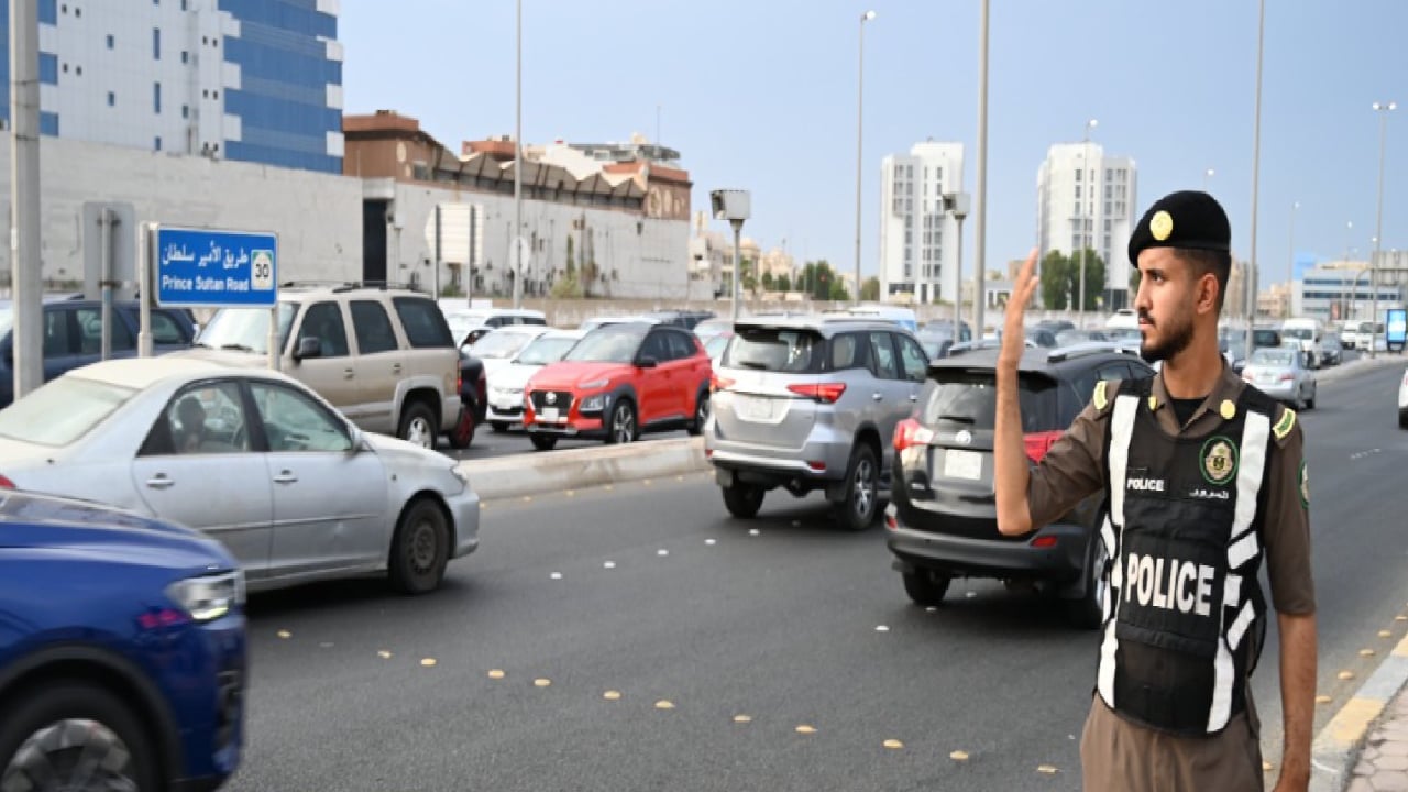 «المرور» تُذكر بخطوات تجديد الرخصة 