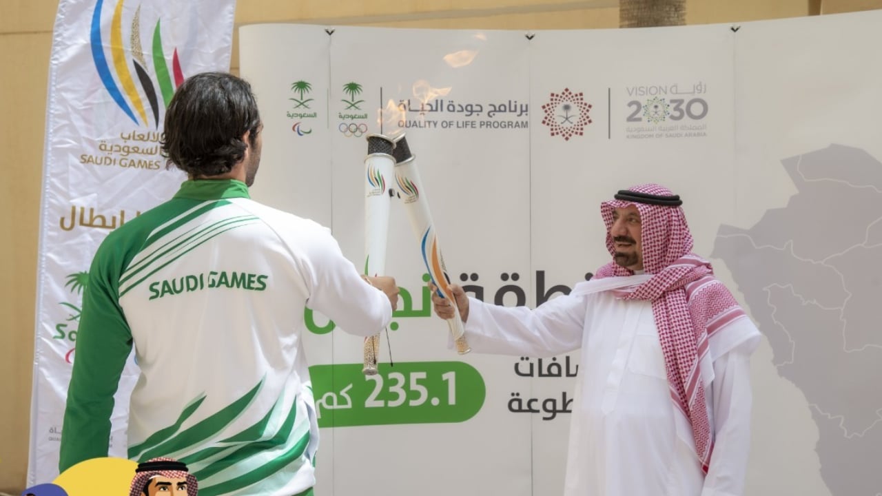 أمير منطقة نجران يتسلم شعلة دورة الألعاب السعودية 2022