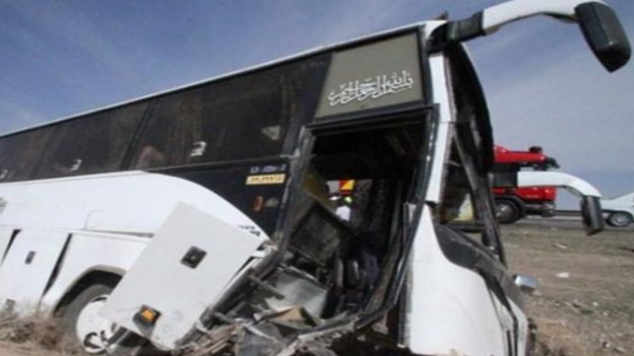 إصابتان في حادث مروري لحافلة وشاحنة على طريق «الرياض – القصيم»
