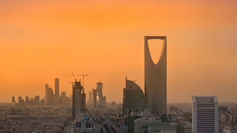 الحصيني: أجواء حارة نهارًا.. وأمطار متفاوتة على المرتفعات
