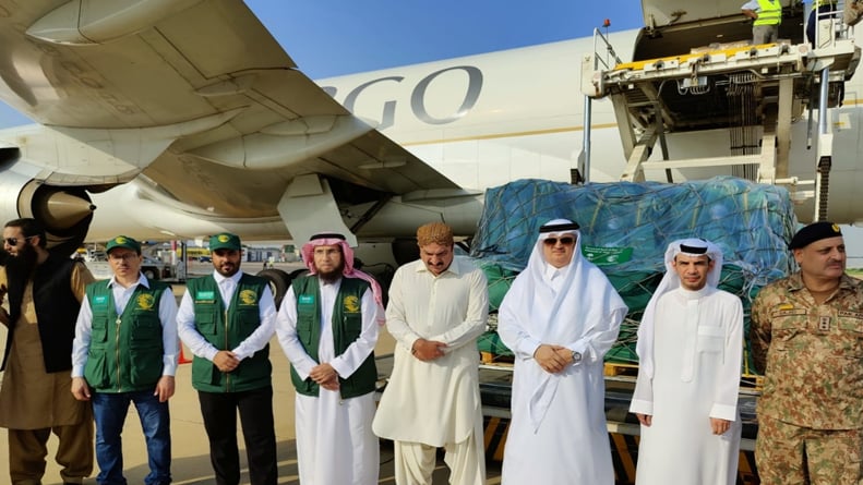 سفير المملكة لدى باكستان: عملنا على 4 محاور لإغاثة متضرري الفيضانات
