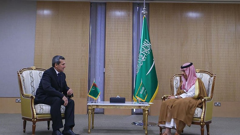 الأمير فيصل بن فرحان يلتقي وزير خارجية تركمانستان
