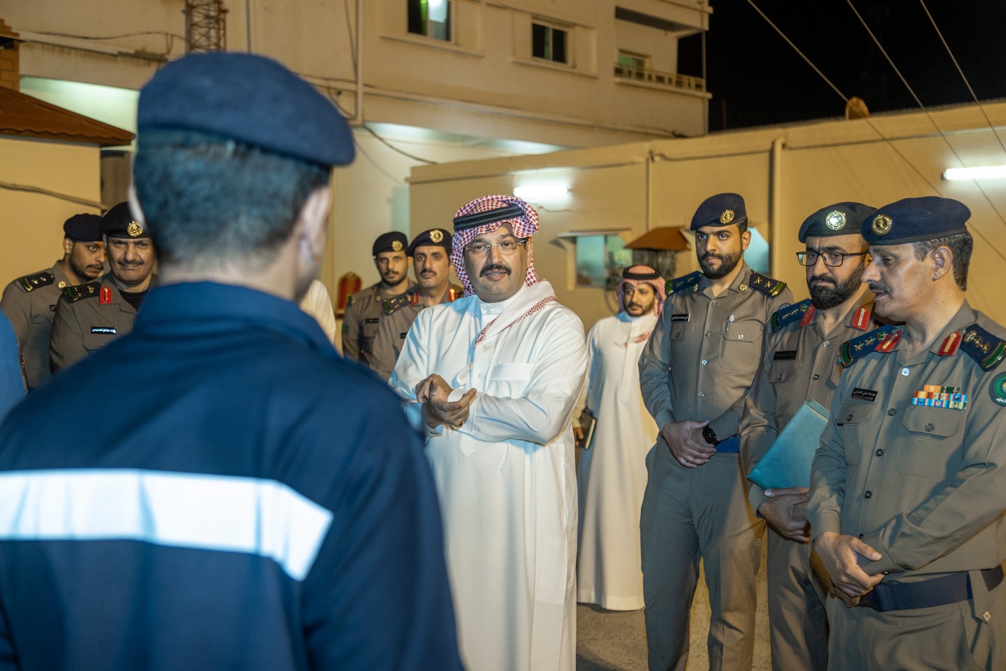 بالفيديو.. أمير عسير يتفقد عددًا من المراكز الأمنية للتأكد من جاهزيتها 


