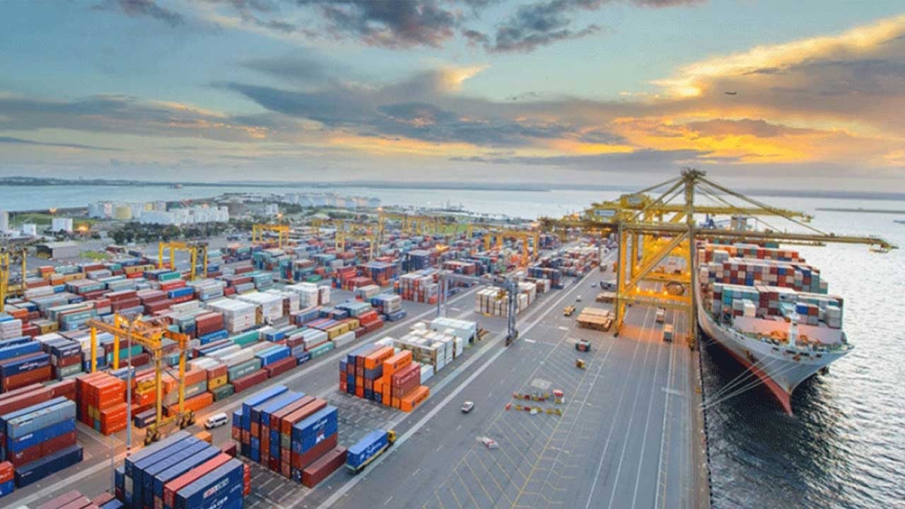 «موانئ» توقع اتفاقية لإنشاء أول منطقة لوجستية بميناء الملك عبدالعزيز بالدمام بـ100 مليون ريال
