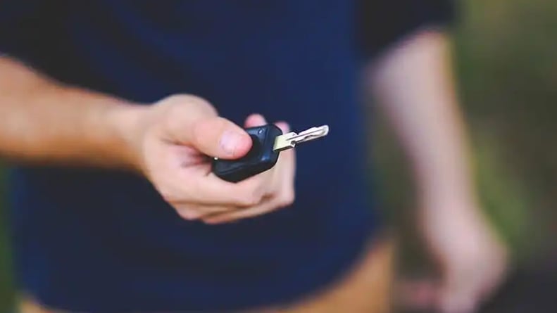 المرور يعيد التذكير بخطوات الاستعلام عن معلومات المركبة المحجوزة إلكترونيًا عبر منصة «أبشر» 