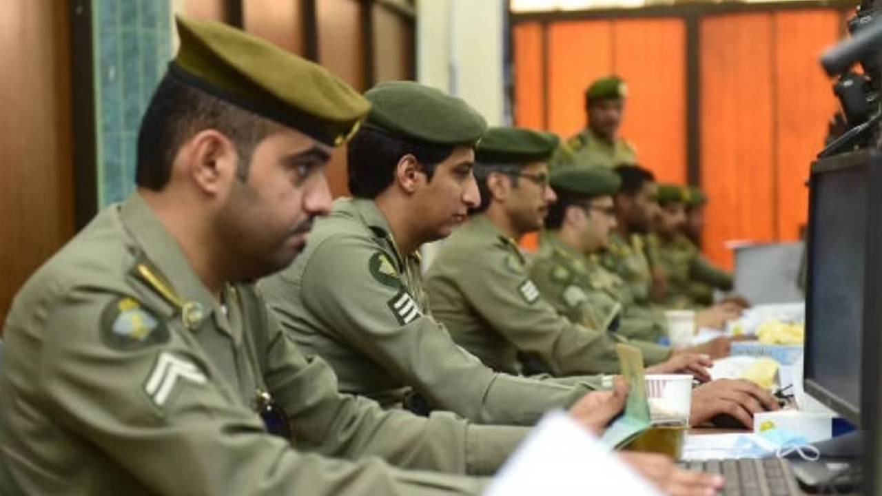 الجوازات توضّح خطوات إلغاء تأشيرة الخروج والعودة و الخروج النهائي للعمالة المنزلية إلكترونياً 