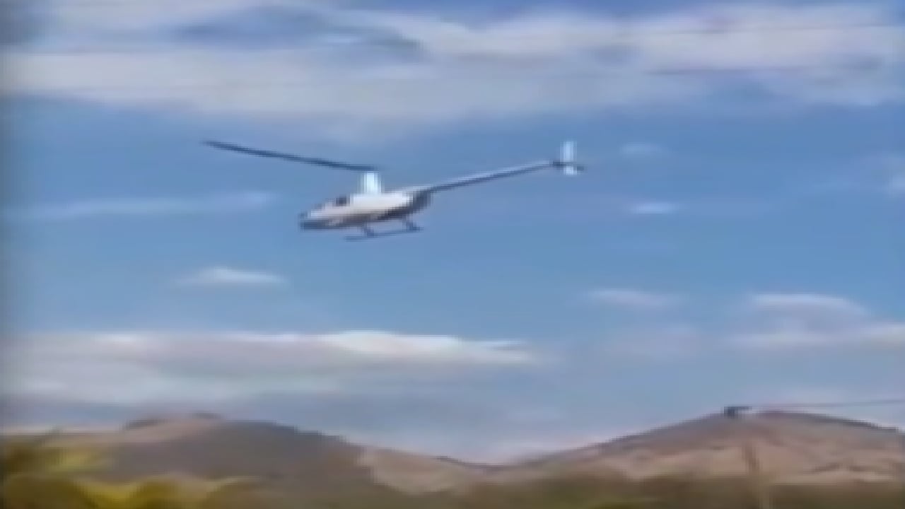 مقطع يوثق لحظة اصطدام مروحية تقل سياسيين برازيليين بأسلاك للضغط العالي 
