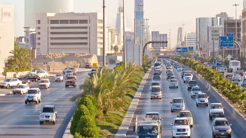 الحصيني عن طقس الأربعاء: أمطار ورياح وأجواء حارة على بعض المناطق 
