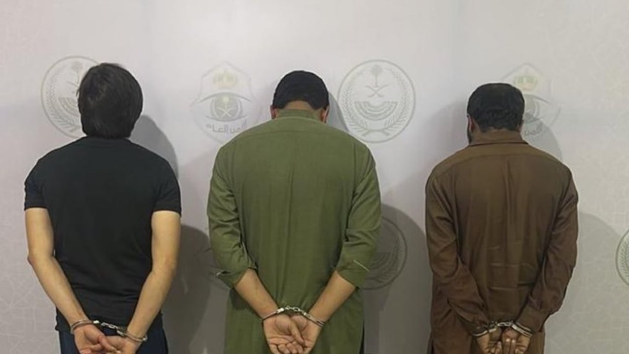 دوريات الأمن بالطائف تضبط 3 مقيمين بحوزتهم «شبو وحشيش»