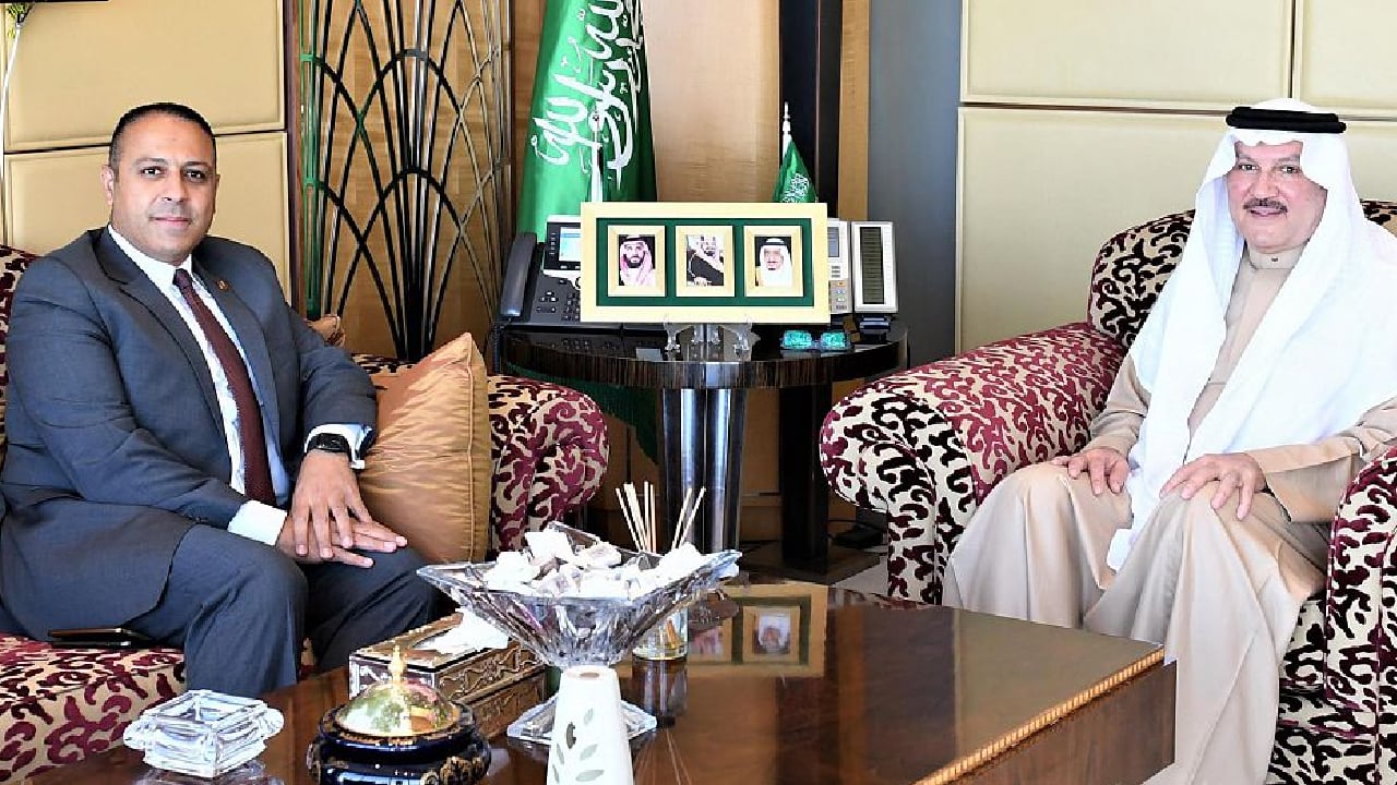 سفير المملكة لدى القاهرة يستعرض العلاقات الثنائية مع أمين الرئاسة المصرية

