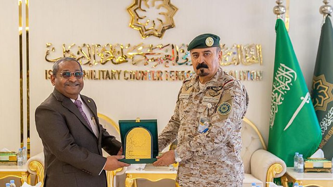 أمين عام التحالف الإسلامي العسكري لمحاربة الإرهاب يستقبل سفير المالديف لدى المملكة


