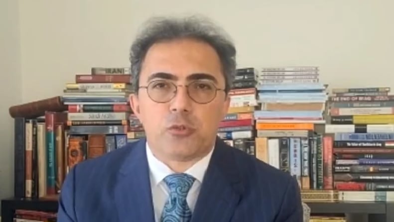 باحث سياسي: نظام الملالي في إيران يتهاوى وسقوطه سينهي الإرهاب بالمنطقة

