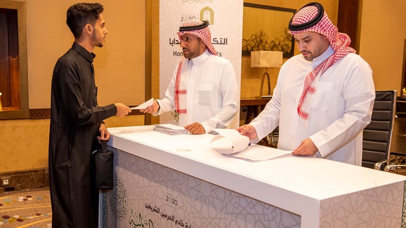 «الشؤون الإسلامية» تقدم هدية مالية إلى جميع المشاركين بمسابقة الملك عبدالعزيز الدولية  
