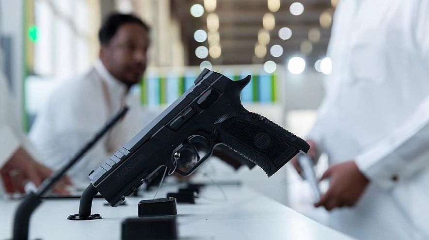 سعر العوجا 115 ألف ريال.. نادي الصقور: شراء السلاح فوري عبر 3 خطوات 
