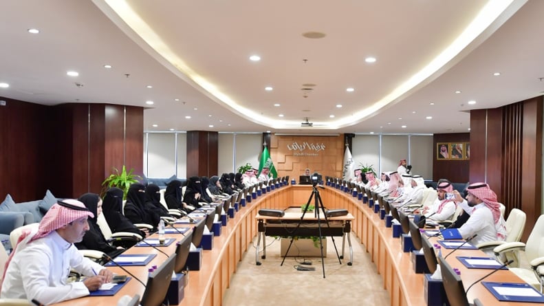 غرفة الرياض ووزارة السياحة يناقشان تطوير الكوادر الوطنية بقطاع الإيواء
