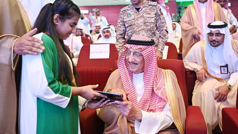 بالصور.. أمير جازان يدشن 36 مشروعاً تعليمياً بقيمة 457 مليون ريال
