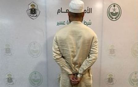 القبض على مقيم هندي لنقله مخالفين لنظام أمن الحدود في عسير 
