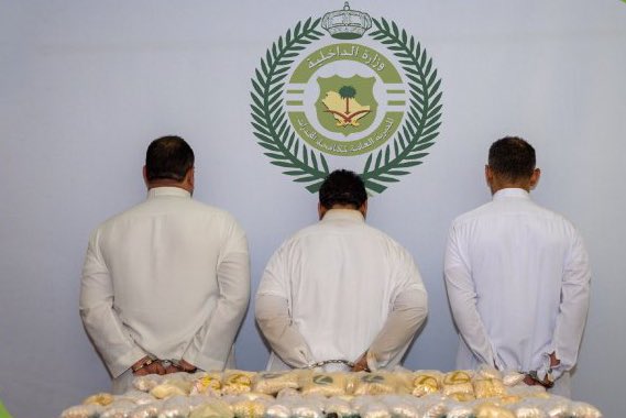 القبض على 3 أشخاص بحوزتهم 160 ألف قرص إمفيتامين وحشيش في جدة