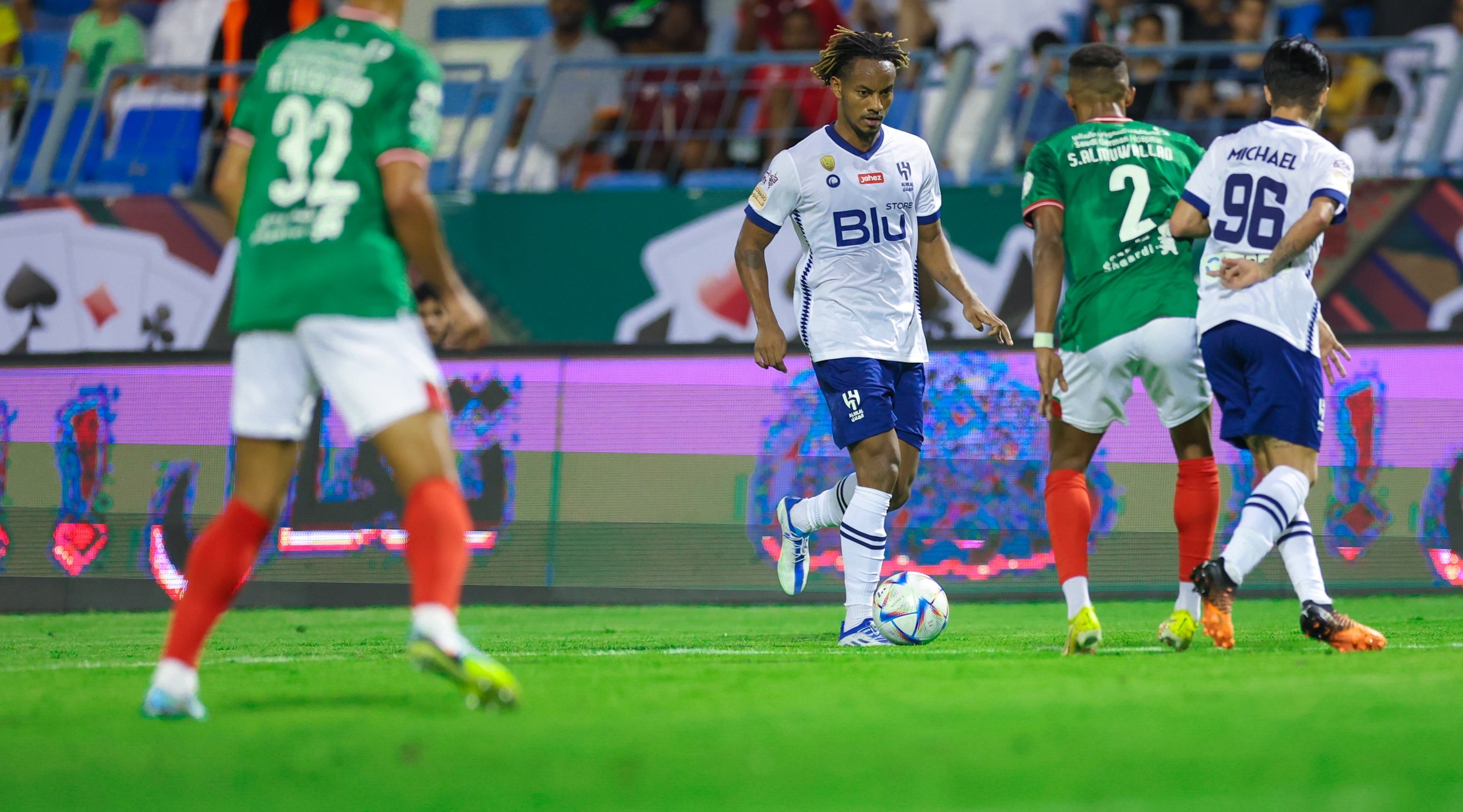 الهلال يواصل إهدار النقاط بدوري المحترفين ويسقط بفخ التعادل أمام الاتفاق