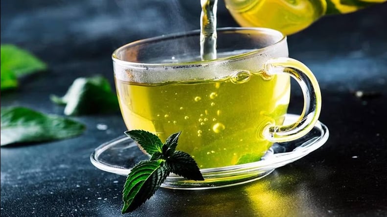 خبراء: الشاي الأخضر يساعد على التخلص من دهون البطن 
