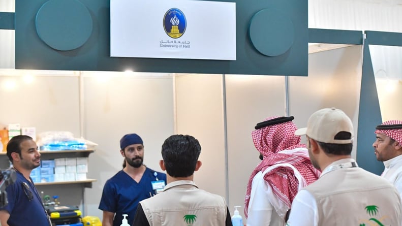 صحة حائل تدشن الخيمة الصحية المصاحبة لمهرجان الإبل بالمنطقة
