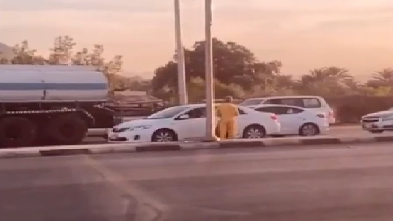بالفيديو.. ضبط مواطن ومقيمين لتسولهم بمنطقة نجران

