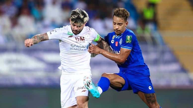 تعرف على التشكيل الرسمي لقمة الهلال والشباب في دوري روشن السعودي