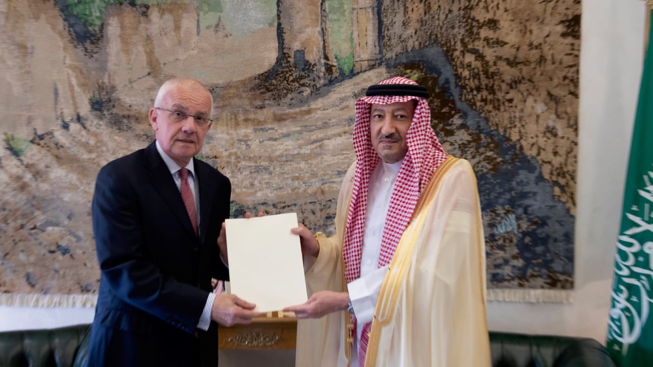 خادم الحرمين يتلقى رسالة خطية من رئيس التشيك