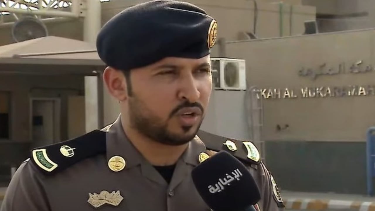 مدير الإعلام بشرطة مكة: نقل مخالفي أنظمة الحدود مخالفة موجبة للتوقيف ومخلة بالشرف  
