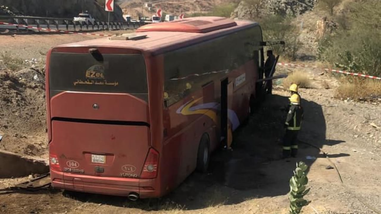 نقل 27 مصابًا في حادث تصادم حافلة على طريق السيل باتجاه العاصمة المقدسة للمنشآت الطبية