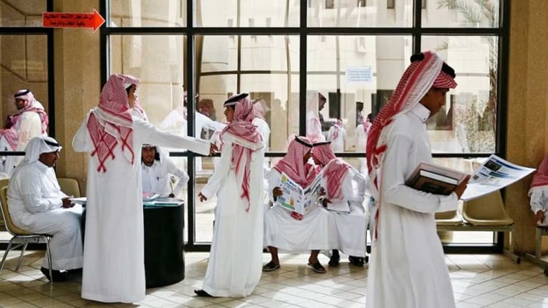 أكاديمية: الجامعات السعودية لديها قاعدة بيانات تحاول ربط الخريجين بسوق العمل