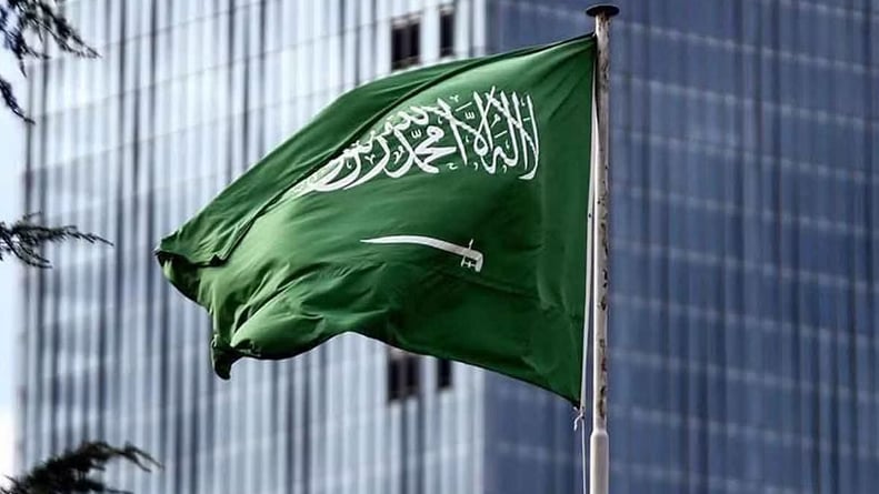 صندوق الاستثمارات العامة يؤسس 5 شركات إقليمية وإحباط تهريب مواد مخدرة.. أبرز أخبار السعودية اليوم