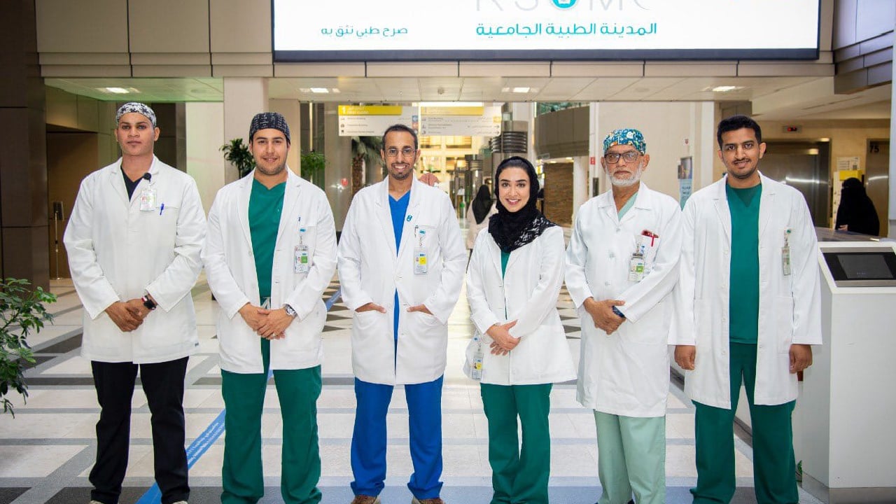 «طبية» جامعة الملك سعود تنجح في استئصال ورم ضخم نادر من صدر مسنة سبعينية
